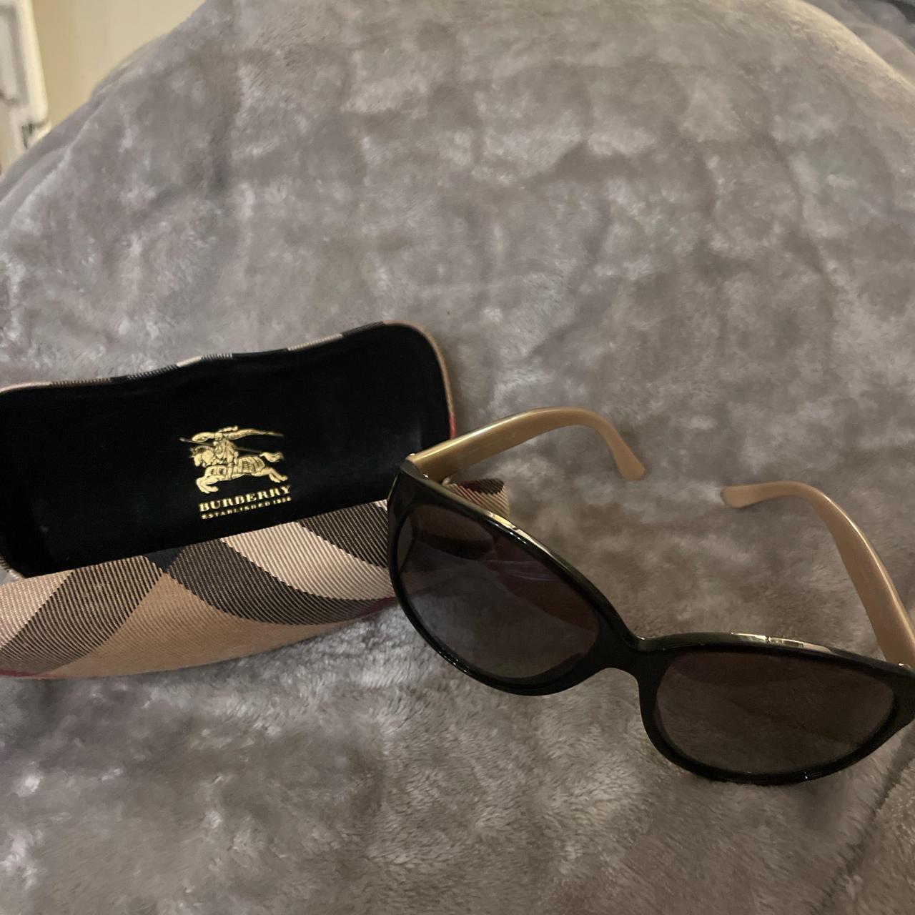 Burberry sunglasses fashion box