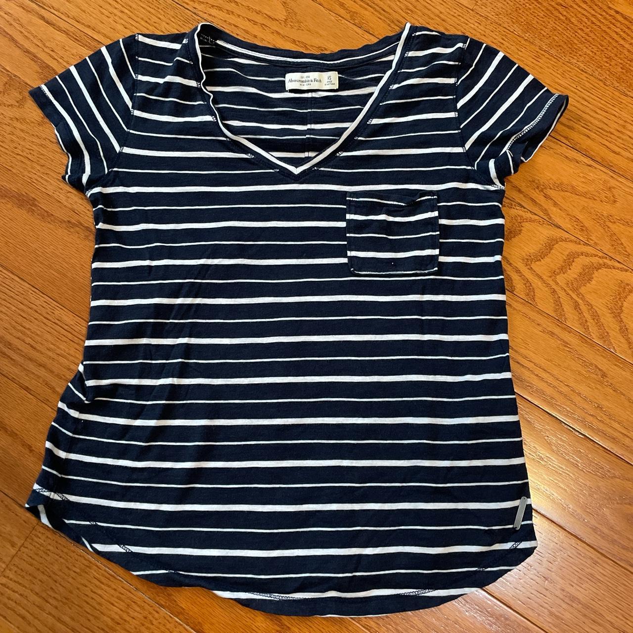 Abercrombie & Fitch Women's Navy and White T-shirt | Depop