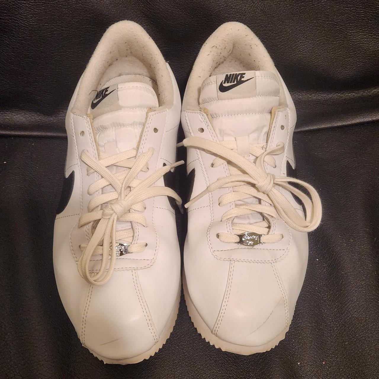 Nike Men's White and Black Trainers (2)