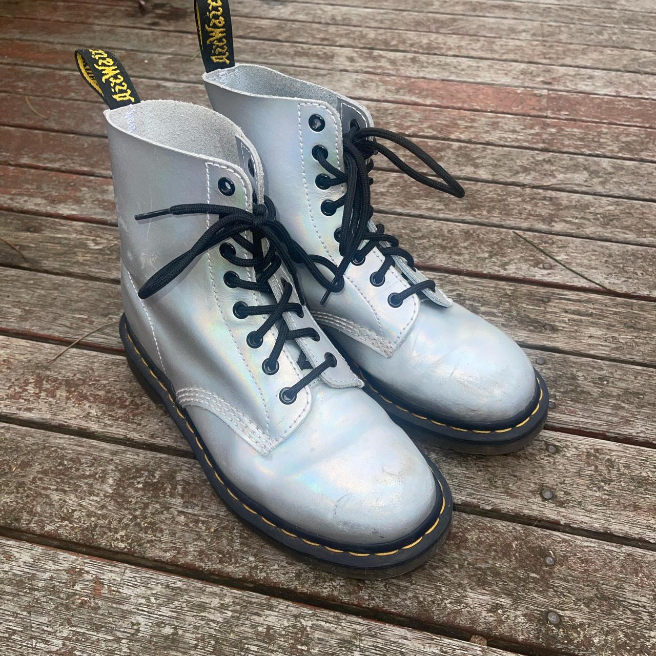 holographic dr martens
