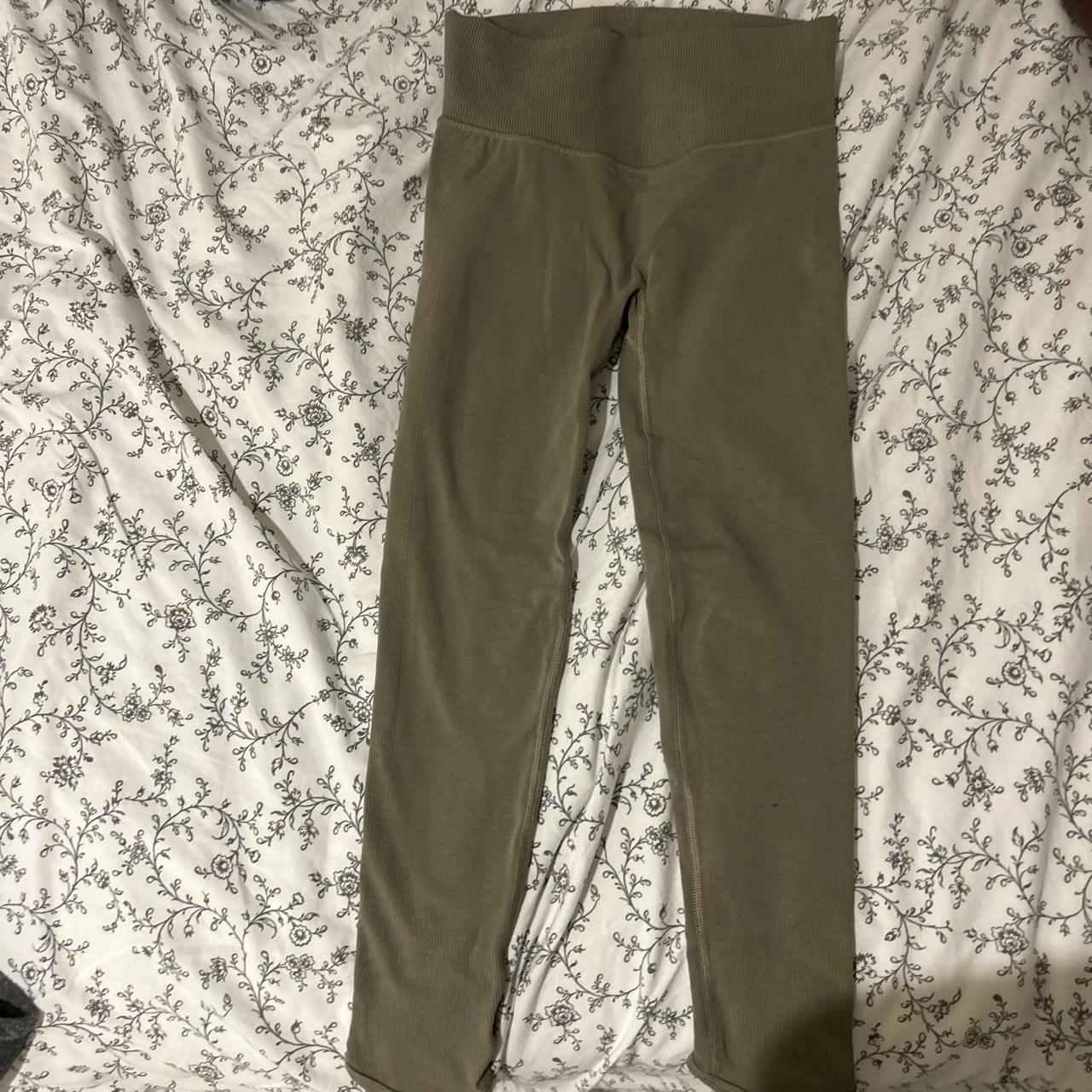 Selling my khaki green Aimn gym tights because I - Depop