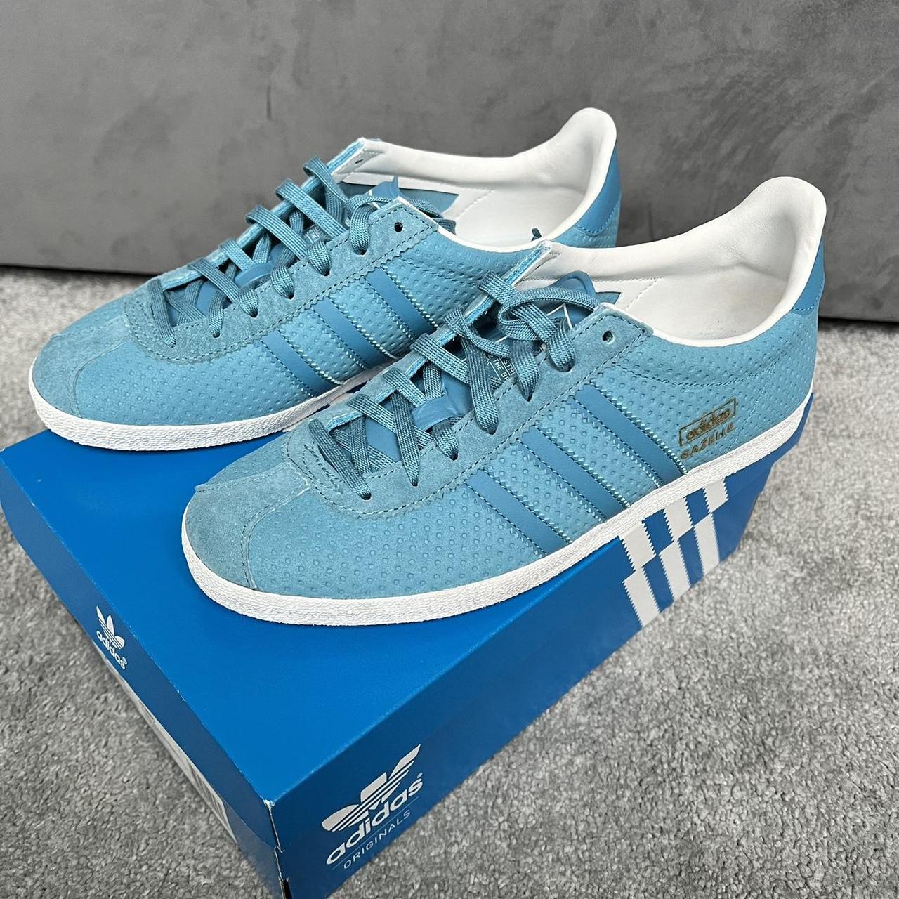 Adidas gazelle og top trainers in sky blue/white