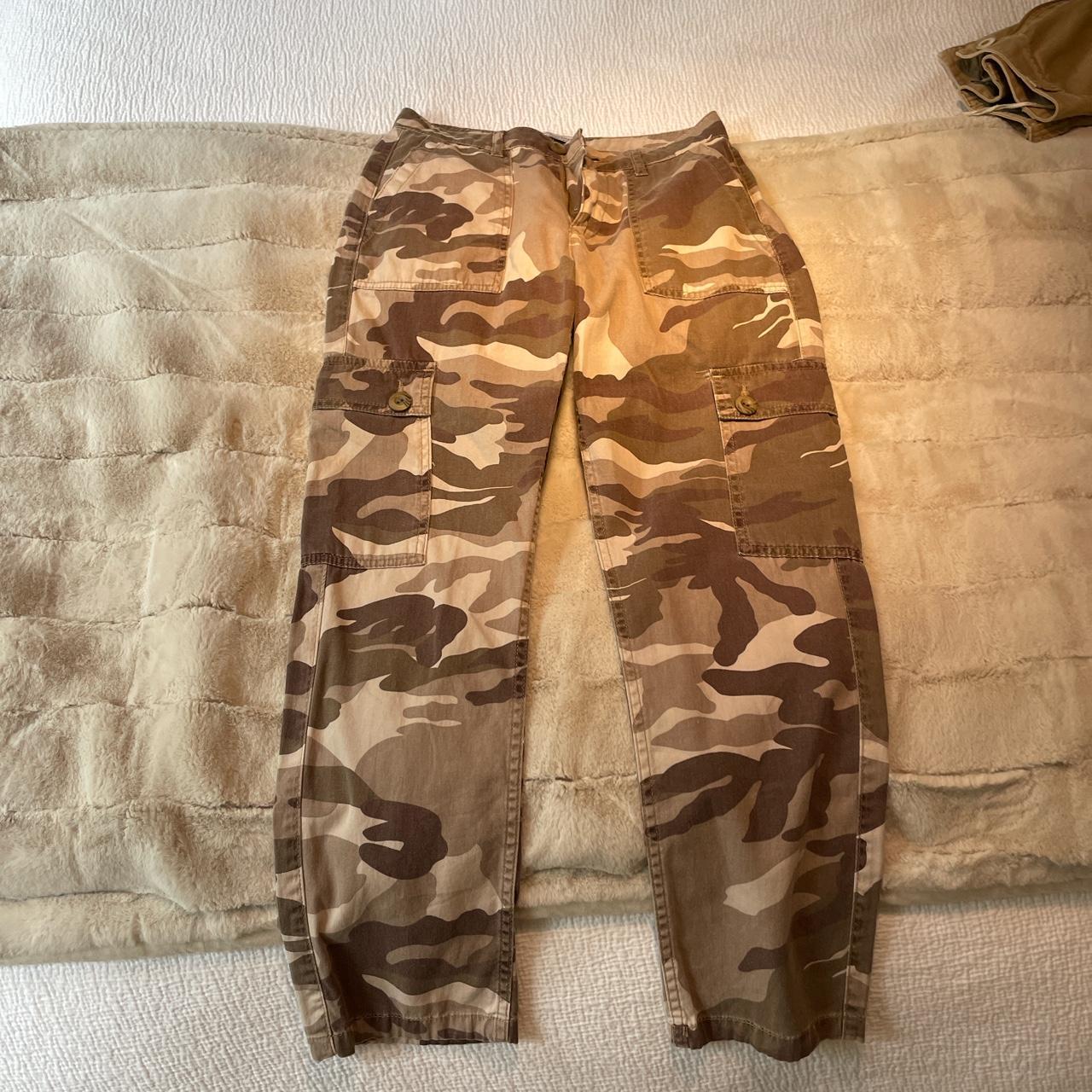 Urban outfitters camo cargo pants Size 0 Never worn - Depop