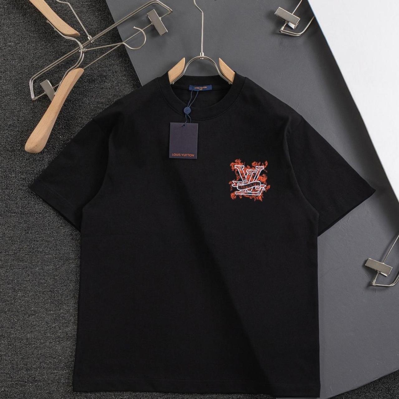 item listed by lonscloset