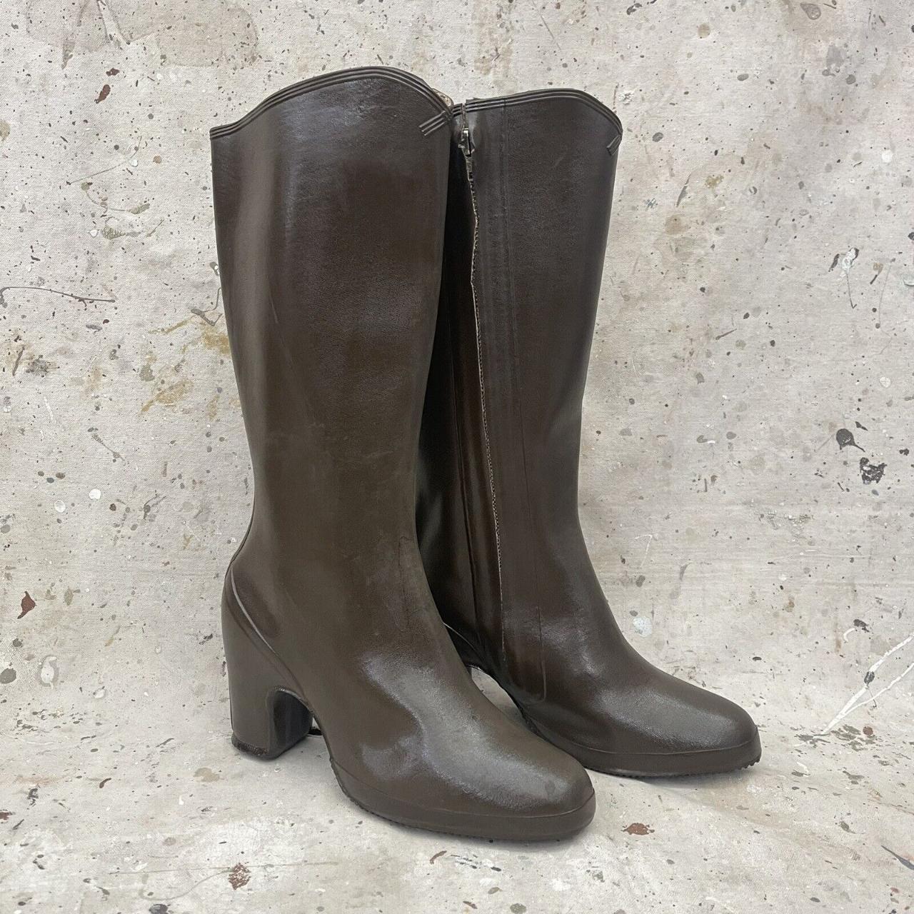 Adorable and beautifully made vintage rubber rain... - Depop