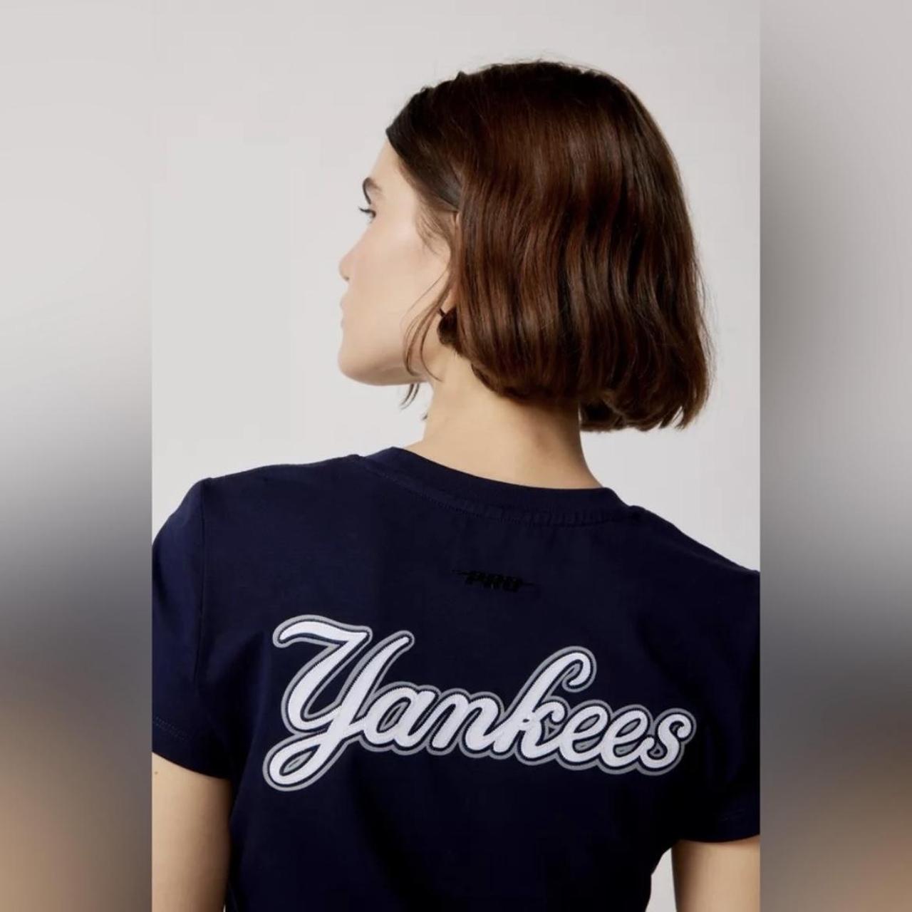 New York Yankees logo BABY TEE This crop top - Depop