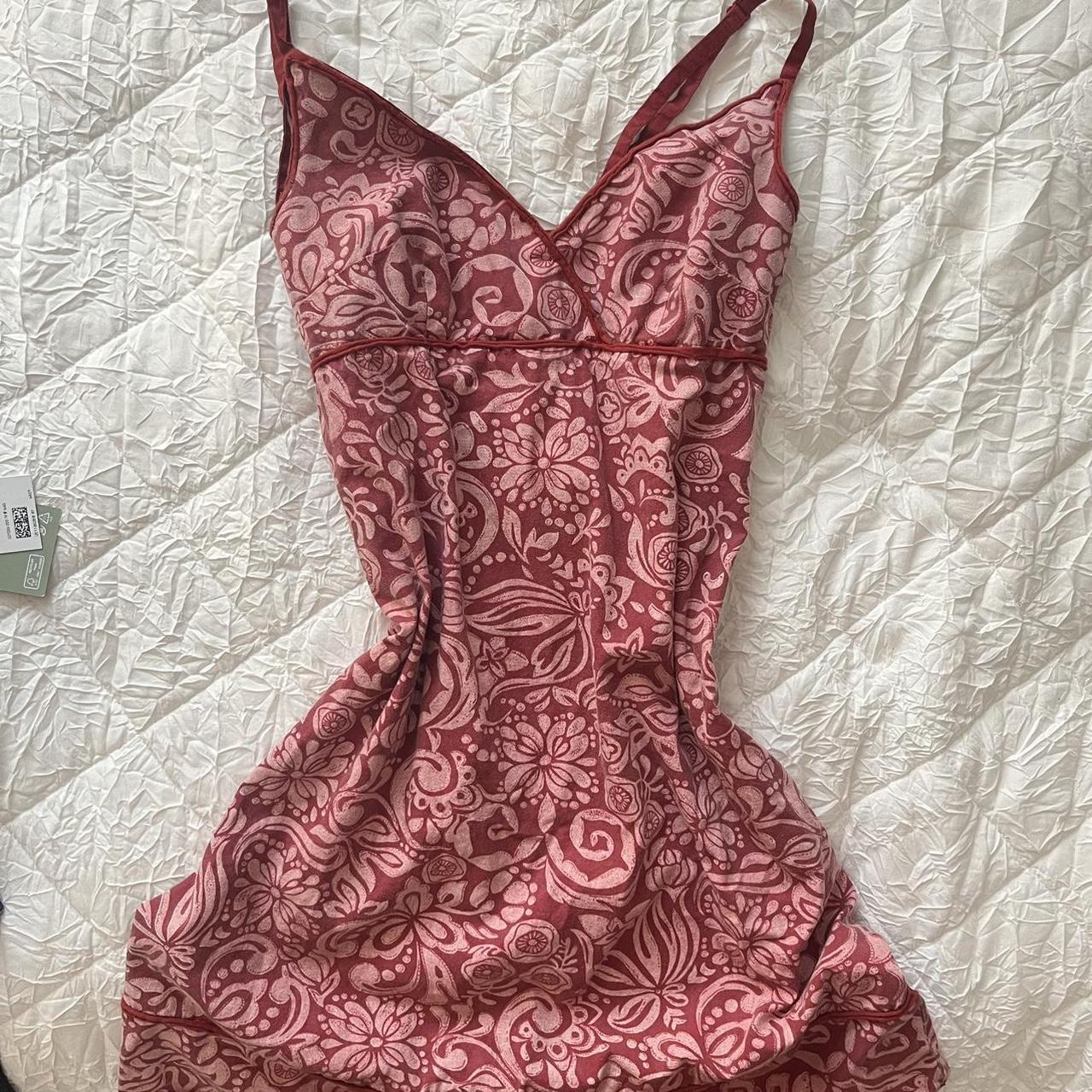 thrifted red pattern dress too big on me European Depop