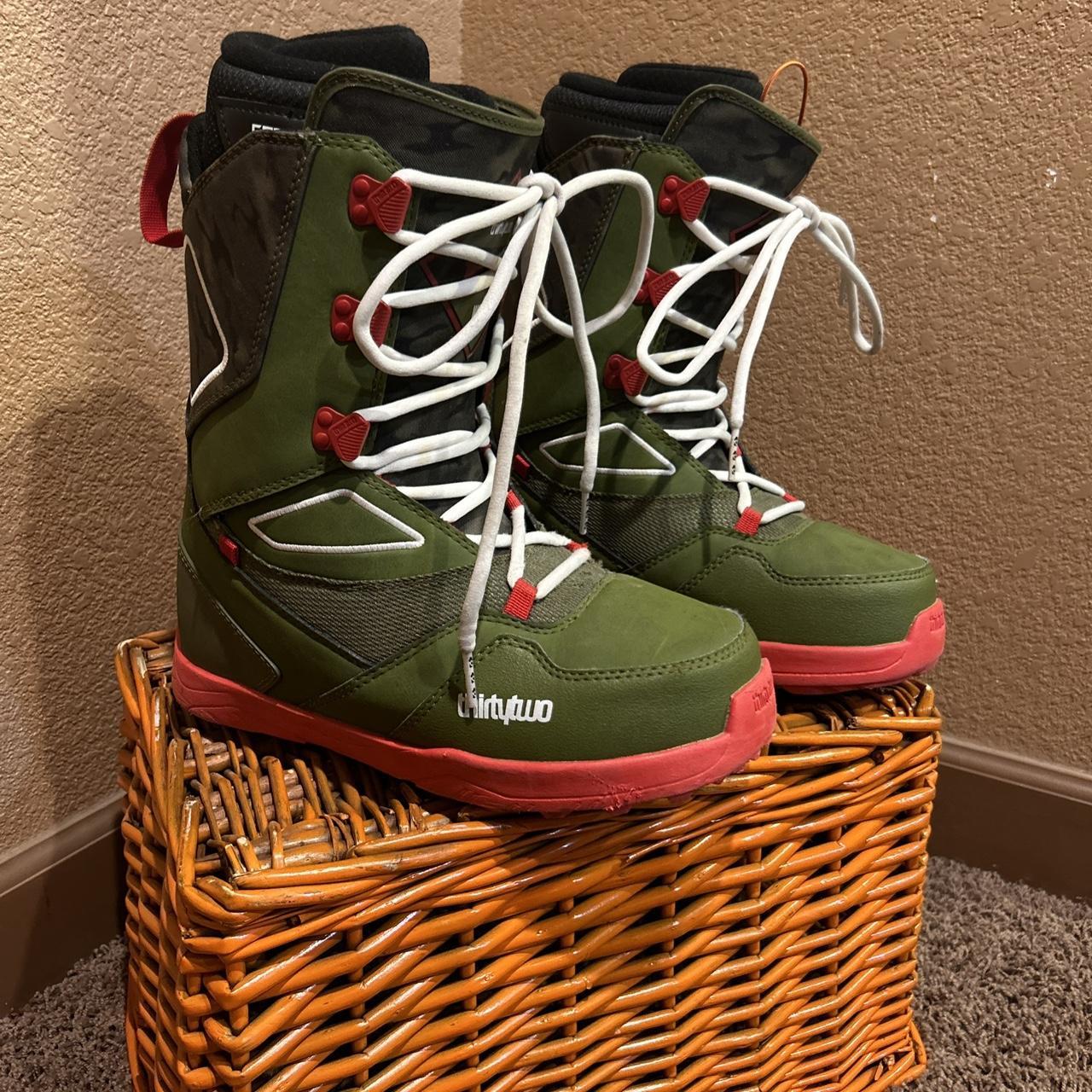 32 light hotsell snowboard boots