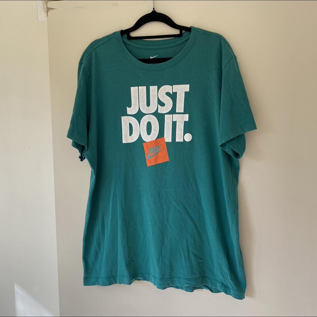 Nike Men's Green and White T-shirt | Depop