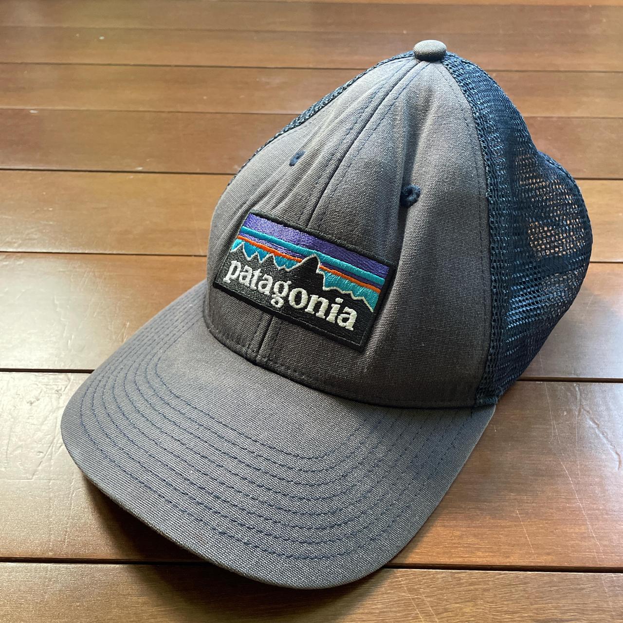 navy blue patagonia ball cap! mesh in the back great... Depop