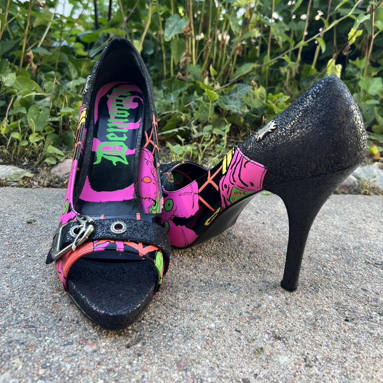 demonia pumps