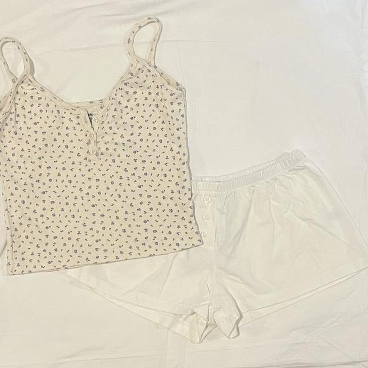 bnwt brandy melville hearts pyjamas cami boxer socks set, Women's Fashion,  Tops, Other Tops on Carousell