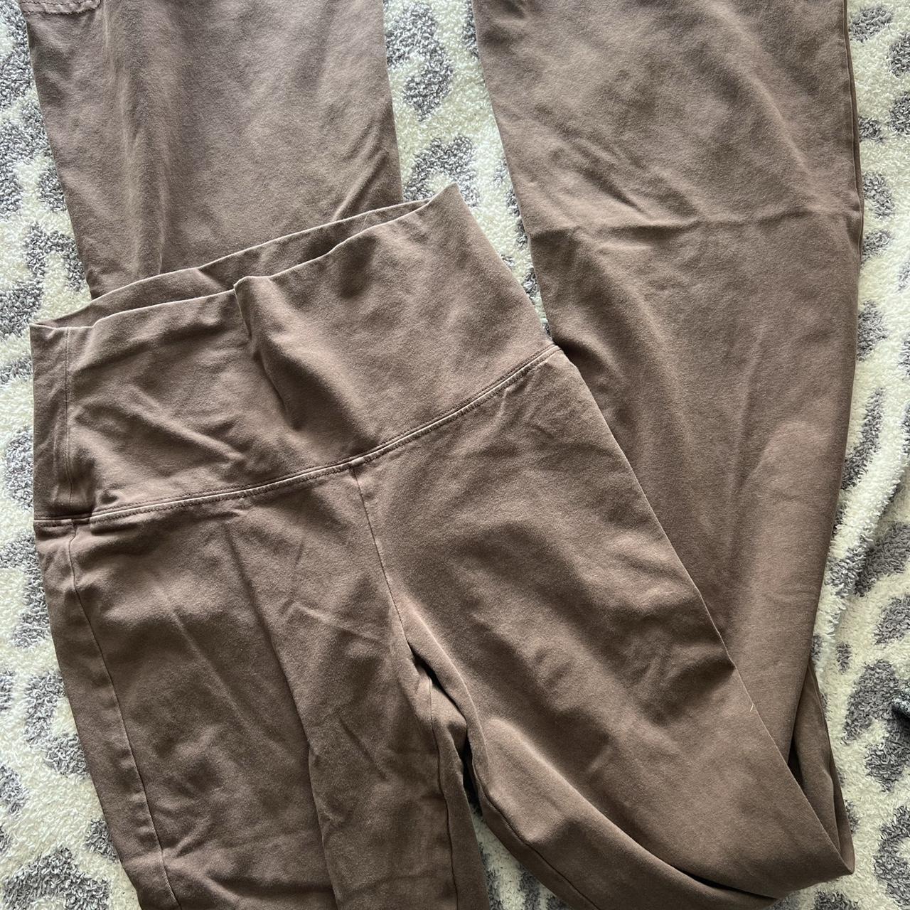 aritzia yoga pants TNA aritzia TNAlife tna Depop