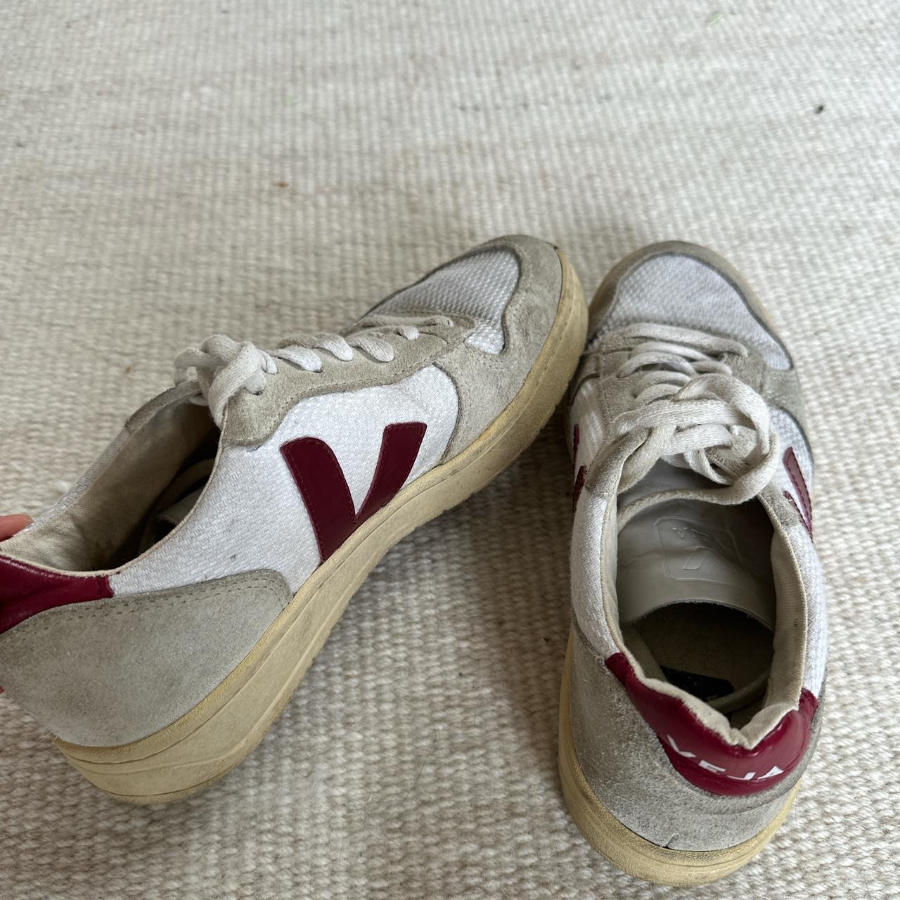 vejas black and white