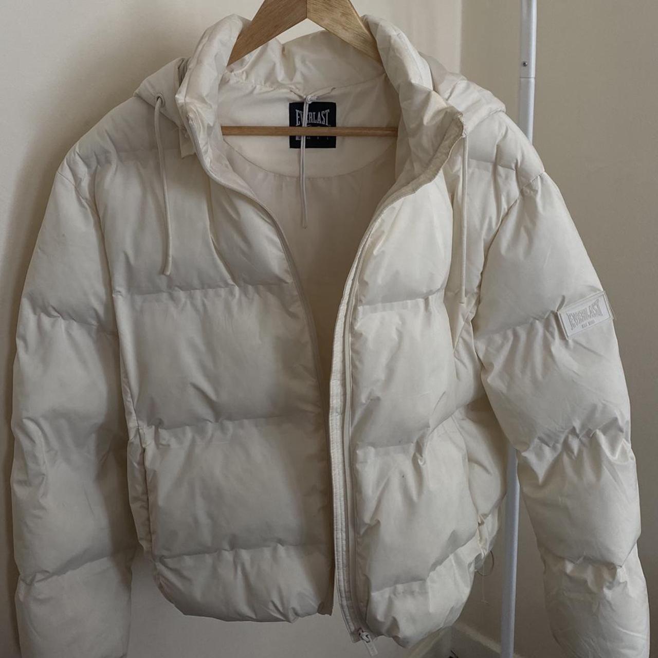 Everlast cream puffer jacket Size L It has a stain... - Depop