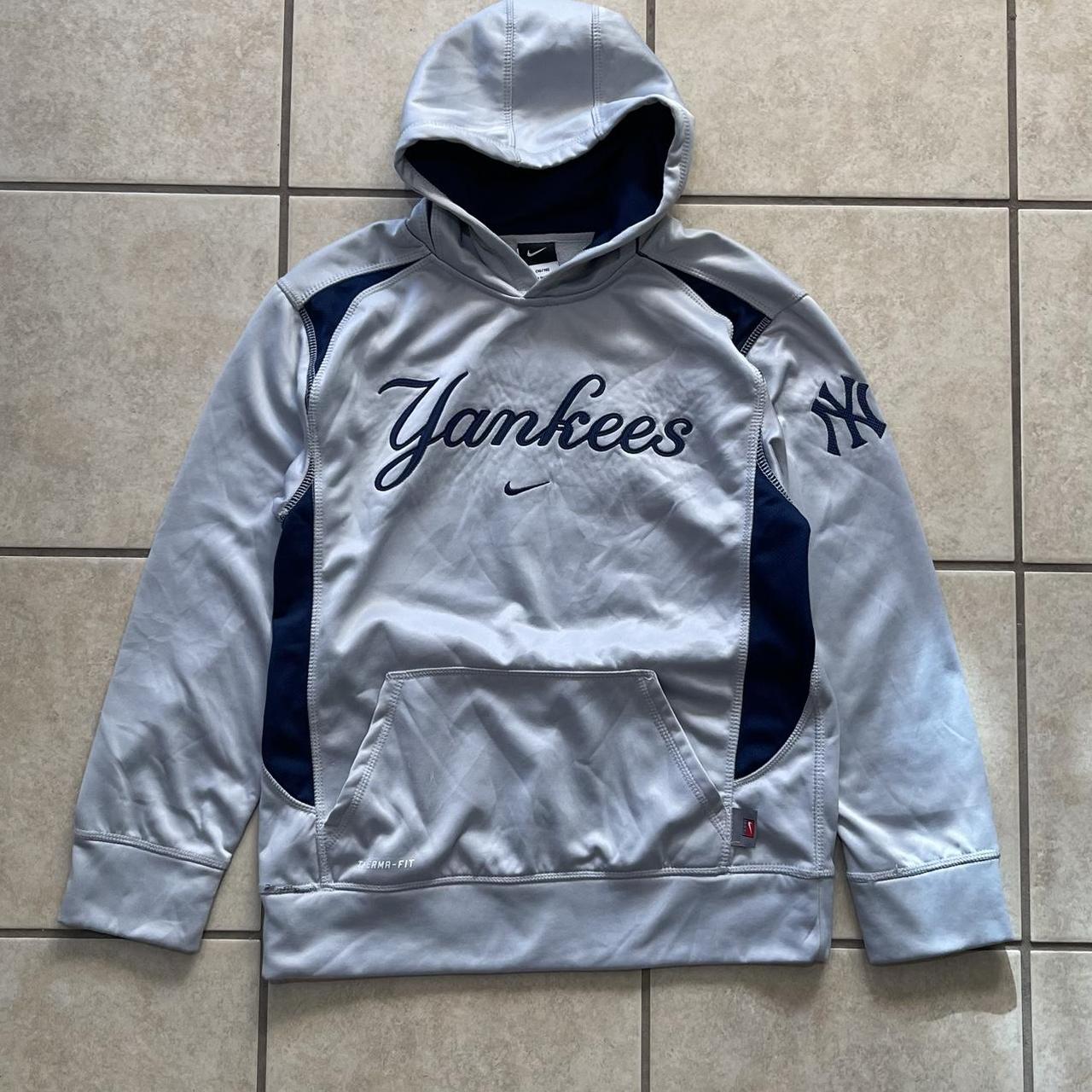 Nike yankees sweatshirt hot sale