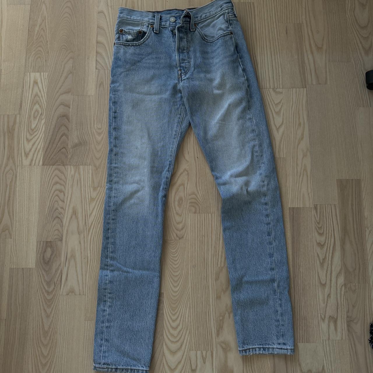 skinny women’s levis jeans size is not labeled but... - Depop