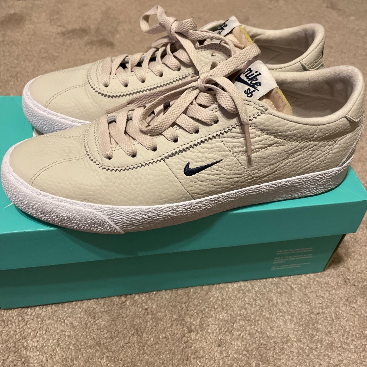 Nike Men's Tan Trainers | Depop