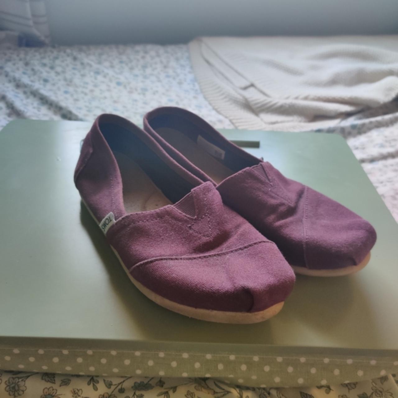 toms burgundy shoes
