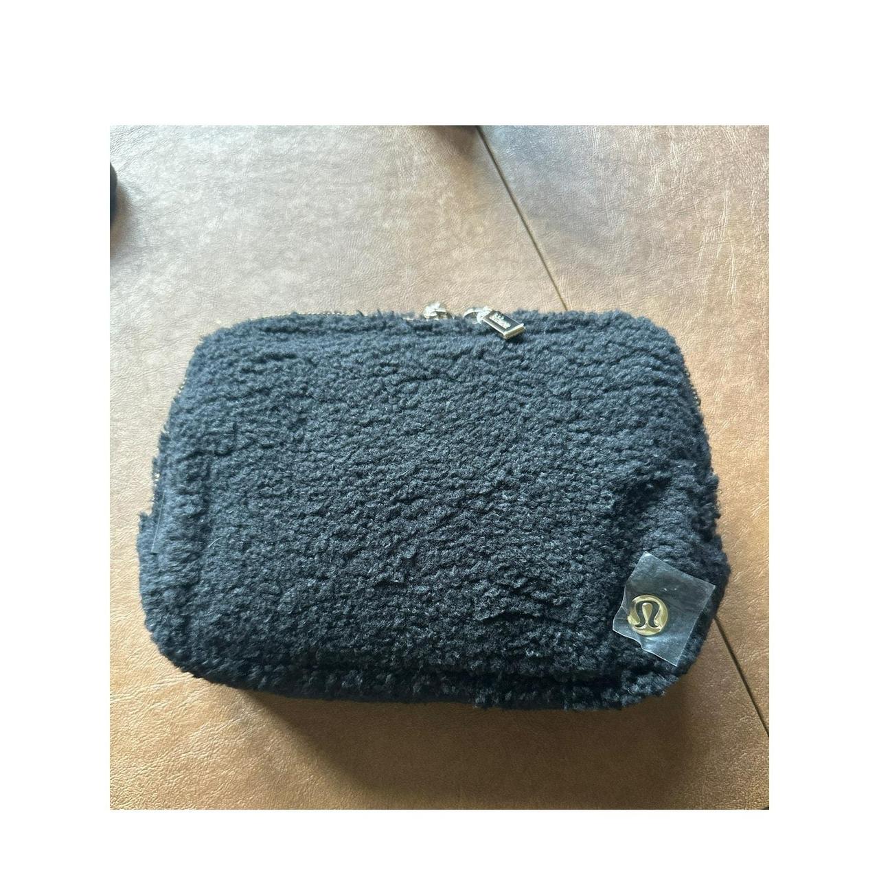 NWT Lululemon Sherpa Belt Bag outlet