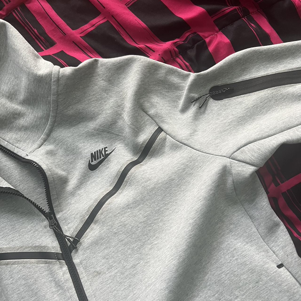 Nike Men's Grey and Black Hoodie | Depop