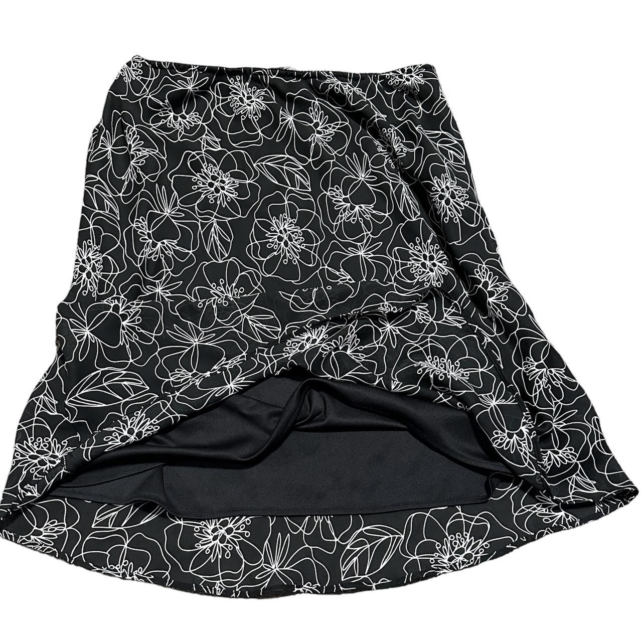 midi floral skirt - size L - in great condition... - Depop