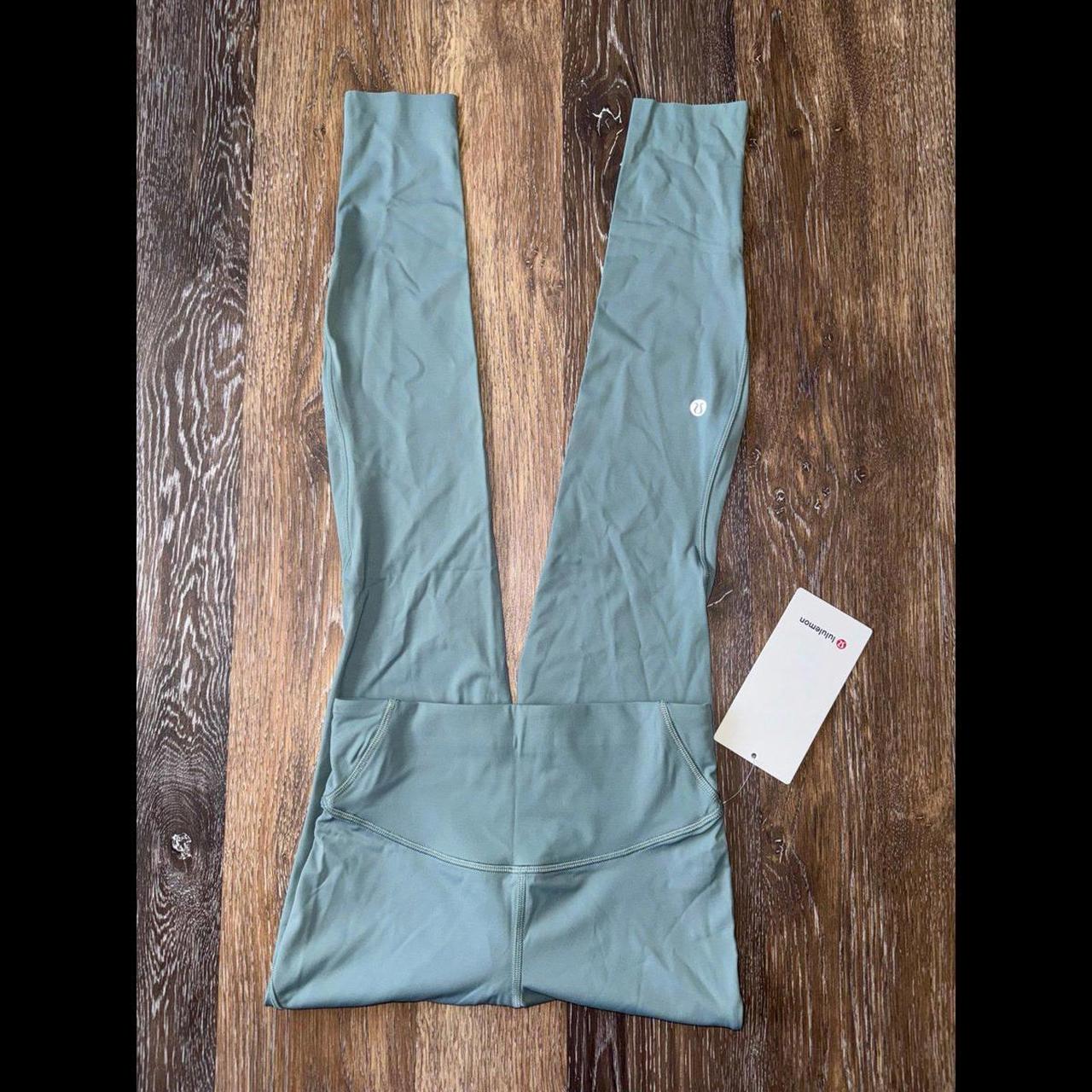 NWT lululemons 28” size 4 with sale pockets!