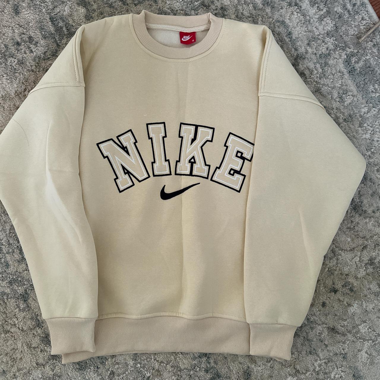 nike cream crewneck sweatshirt