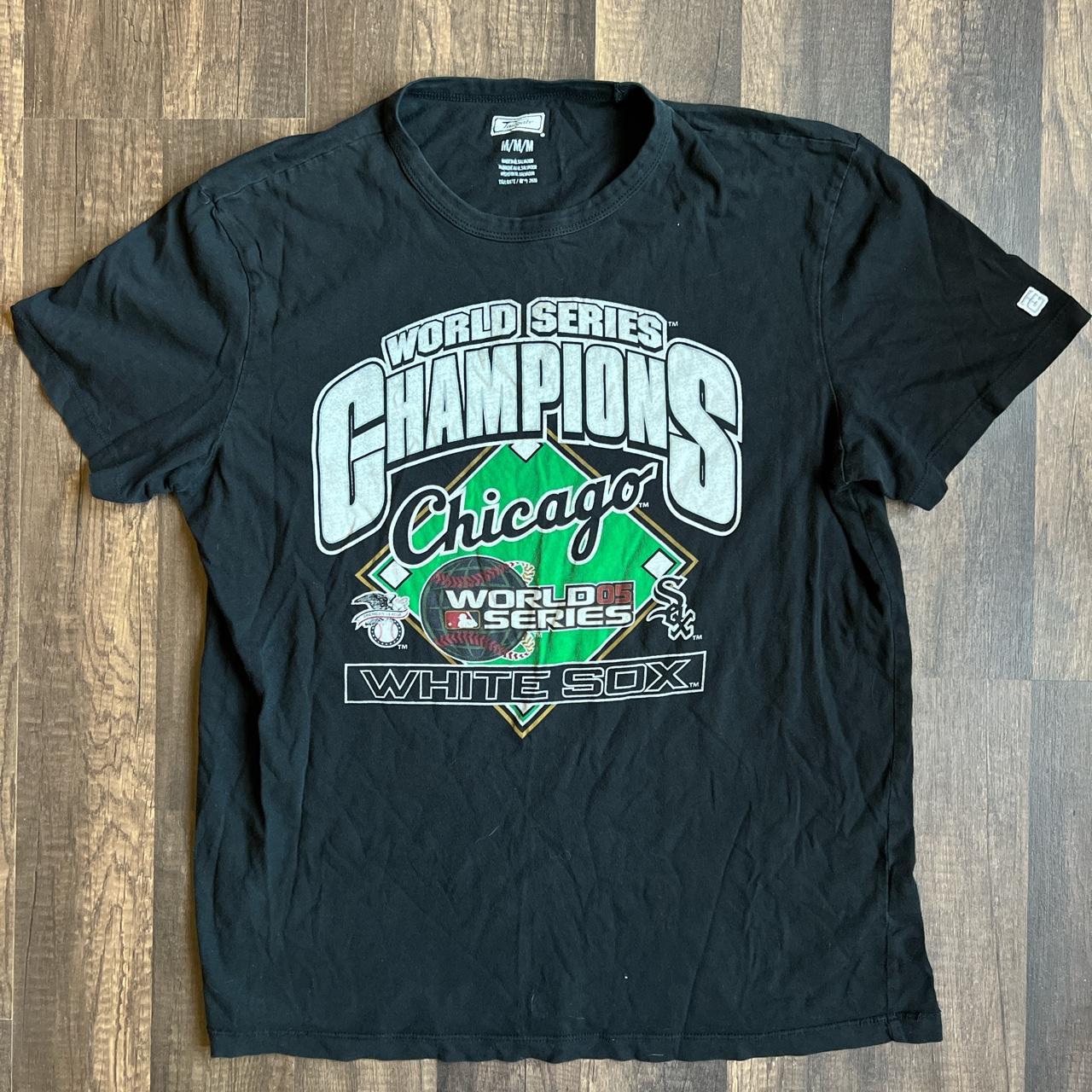 Chicago White Sox Graphic T-Shirt - Medium but is a - Depop