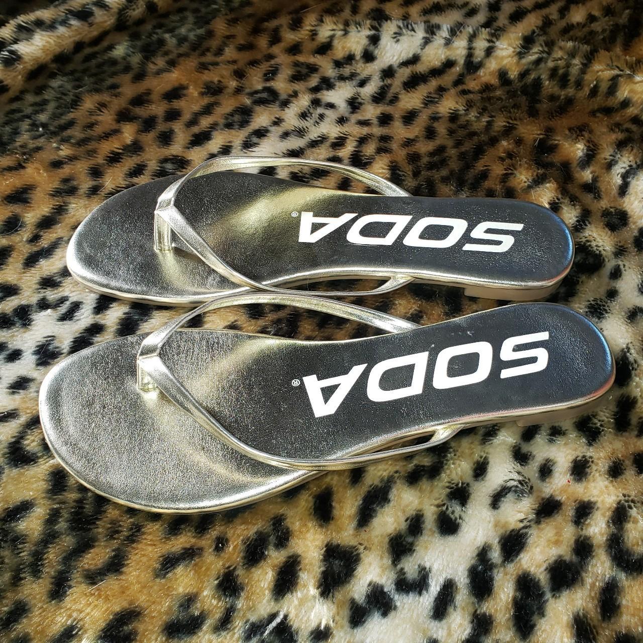 Soda flip discount flops for womens