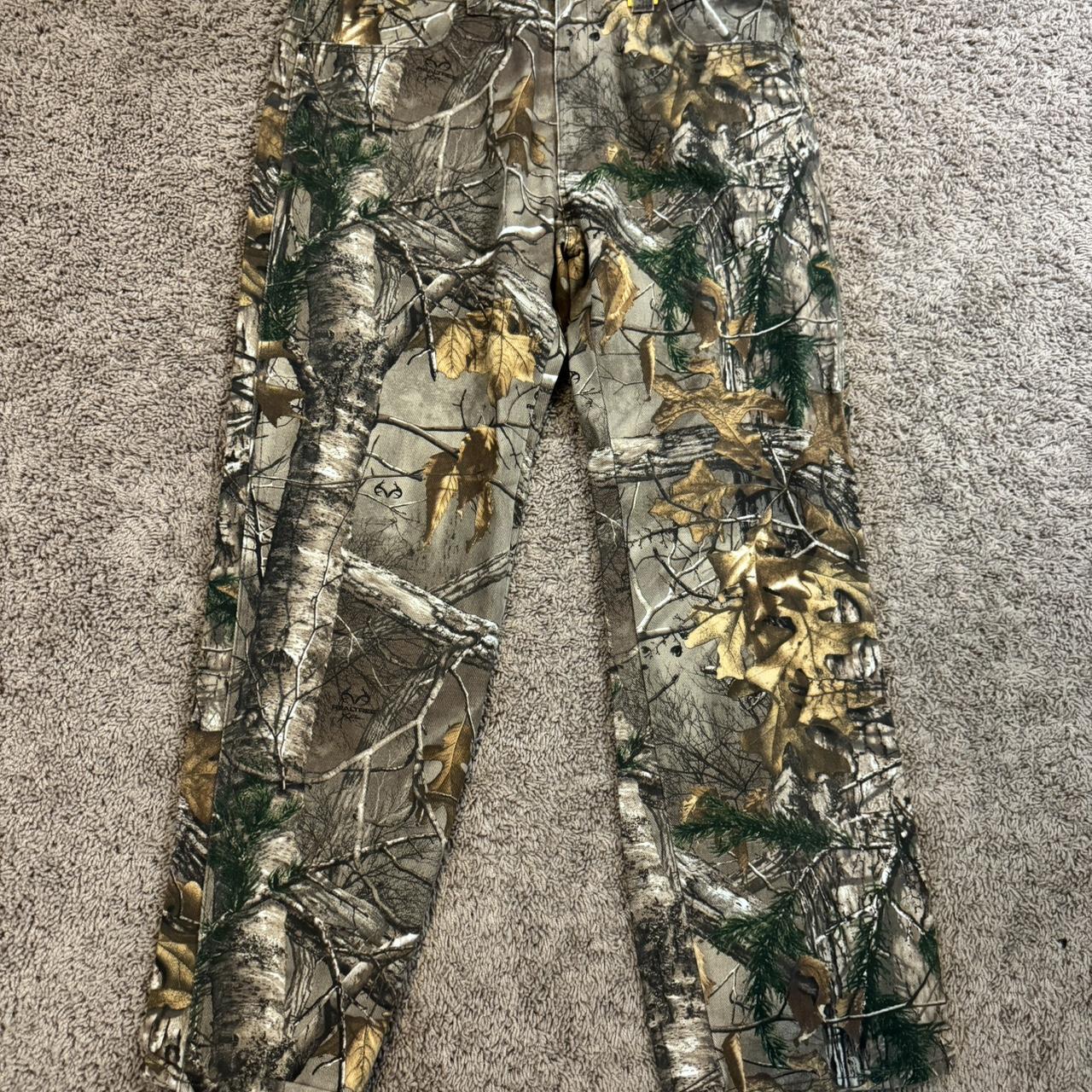 Realtree Carpenter Pants Back belt loop is broken,... - Depop