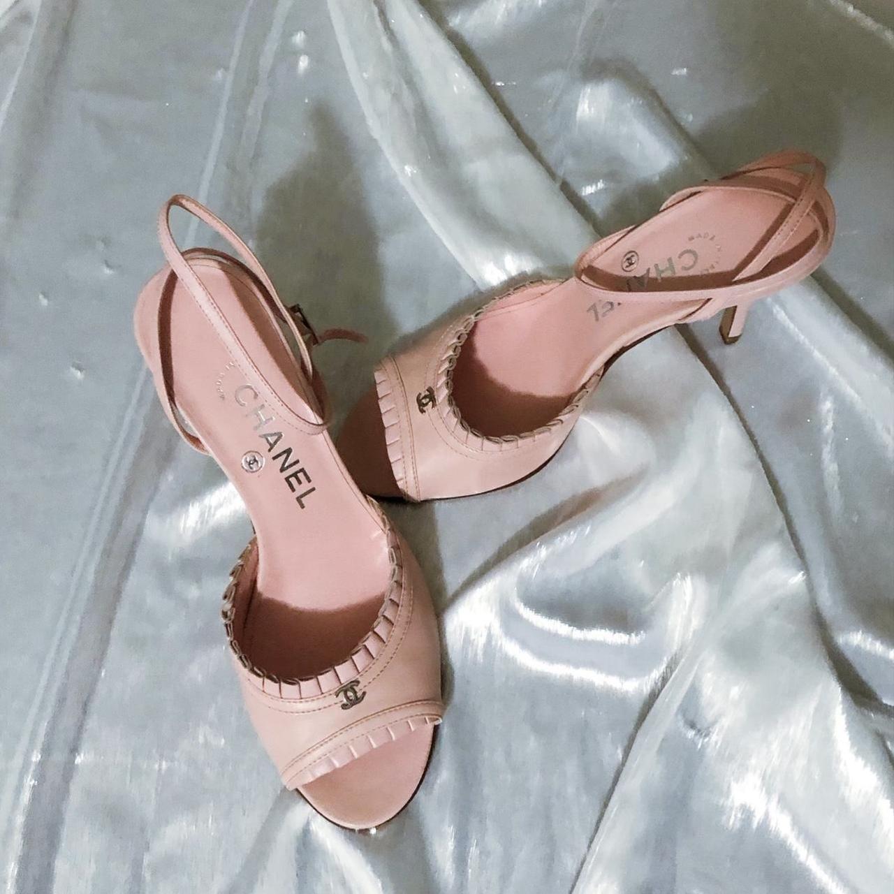 Chanel ヒール　薄いピンク　37 Chanel ヒール 薄いピンク 37 Chanel Women's Pink Satin Pearl