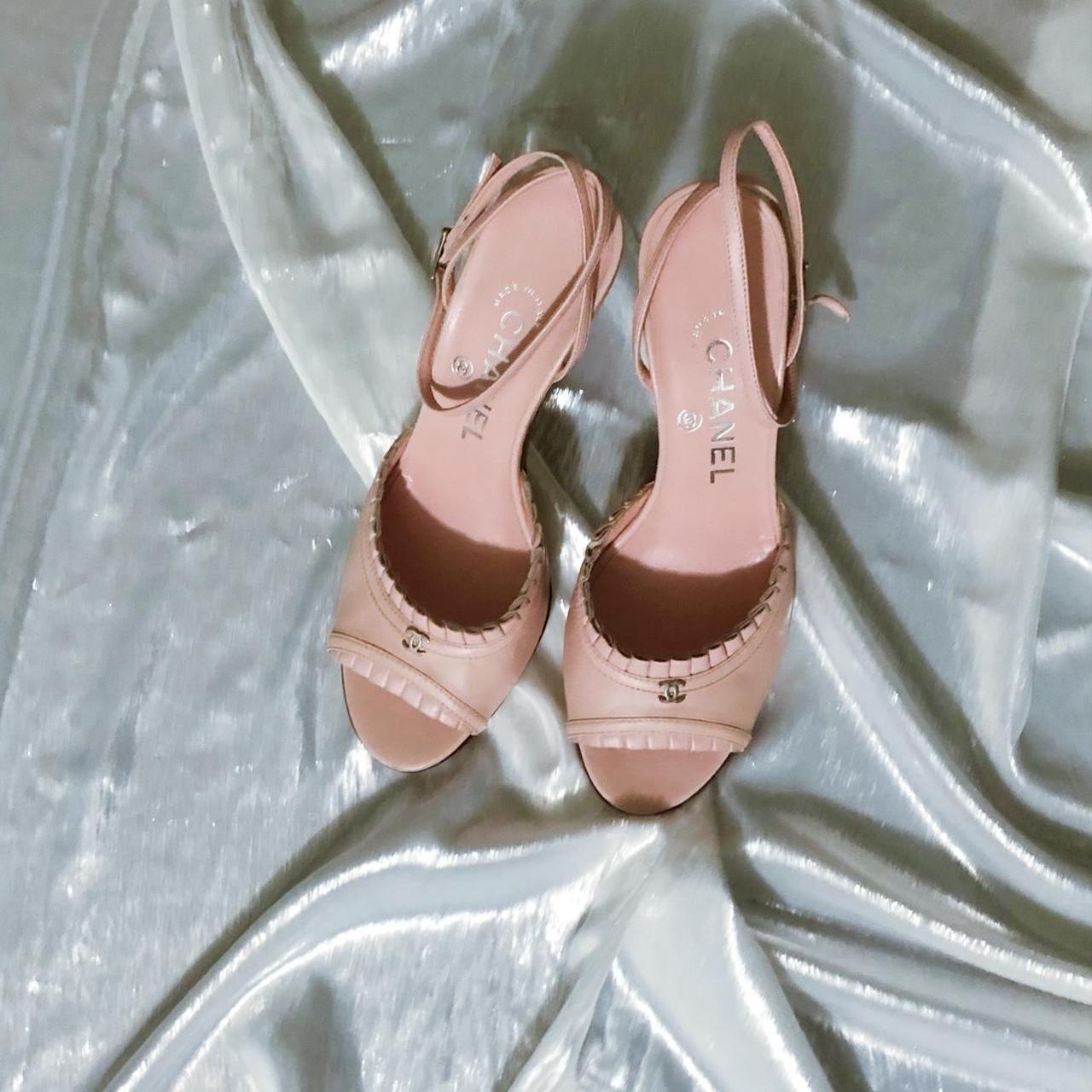 Chanel ヒール　薄いピンク　37 Chanel Pink CC Sandals - size 37,5 ○ Labellov ○ Buy and