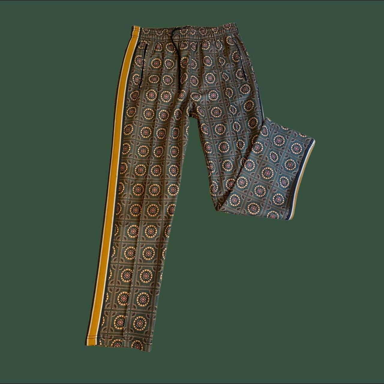 Unissex Urban Outfitters pants (size M). Like new... Depop