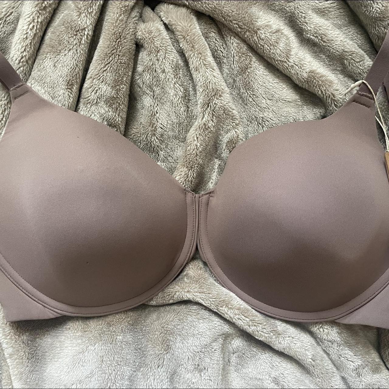 Skims fits everybody tshirt bra in 32D Brand new - Depop