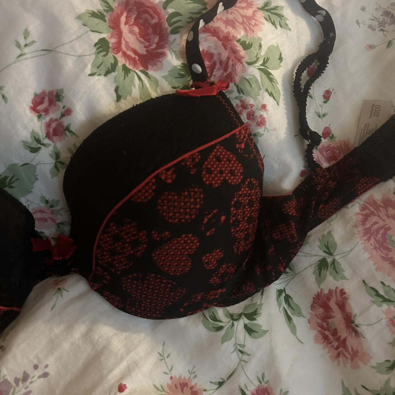 Women's Black and Red Bra | Depop