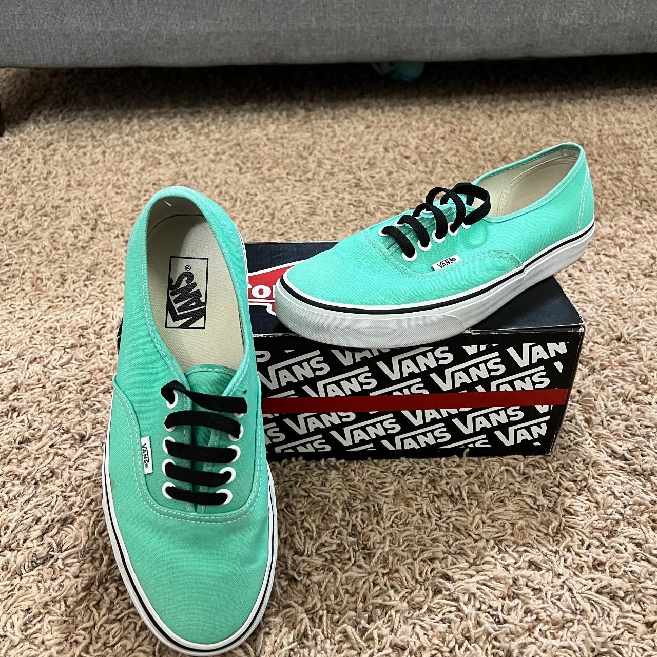 VANS MINT GREEN AUTHENTIC STYLE SKATEBOARDING