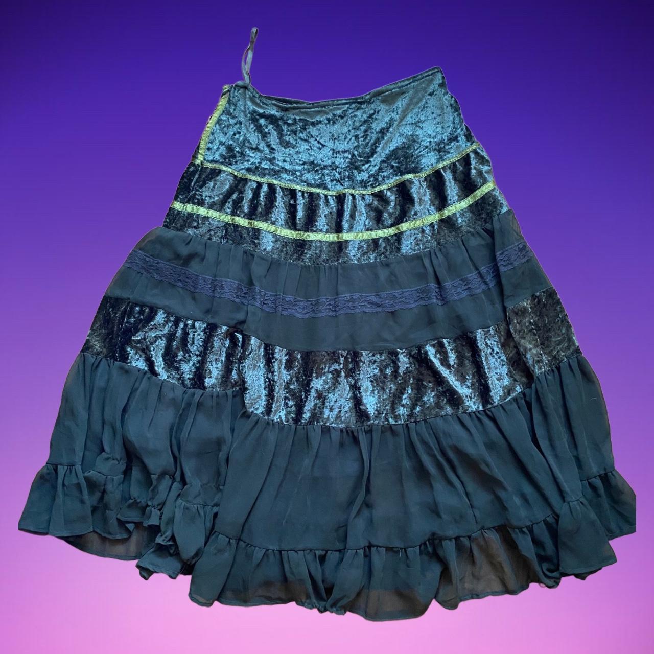 the most BEAUTIFUL skirt everrr!!!! the skirt has so... Depop