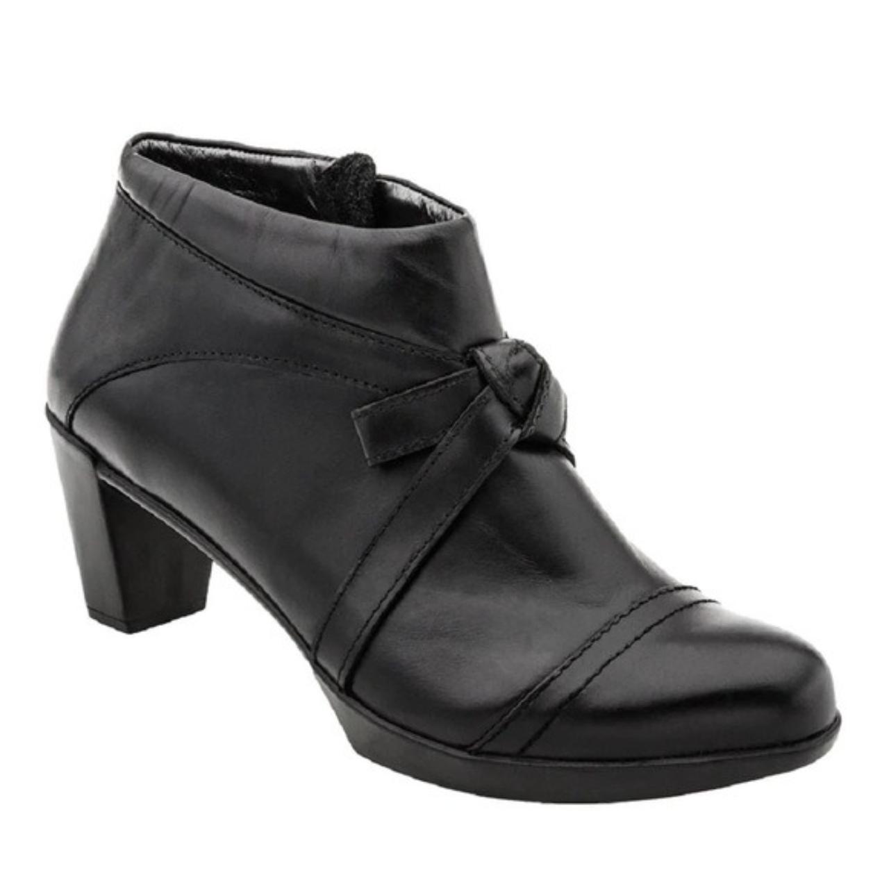 Naot Vistoso Women's Knotted Leather Ankle Black... - Depop