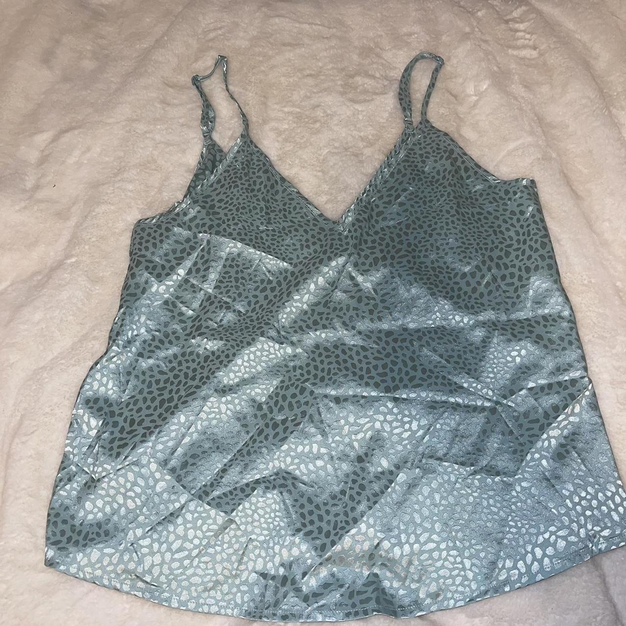 item listed by hollidays_thriftique