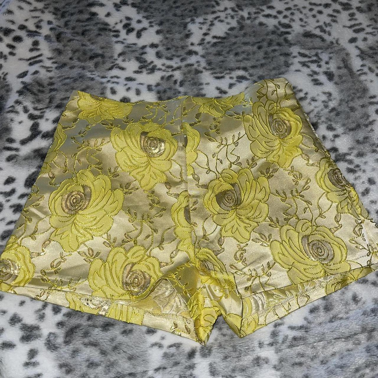 item listed by hollidays_thriftique