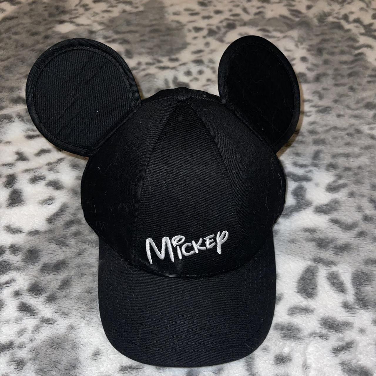 item listed by hollidays_thriftique