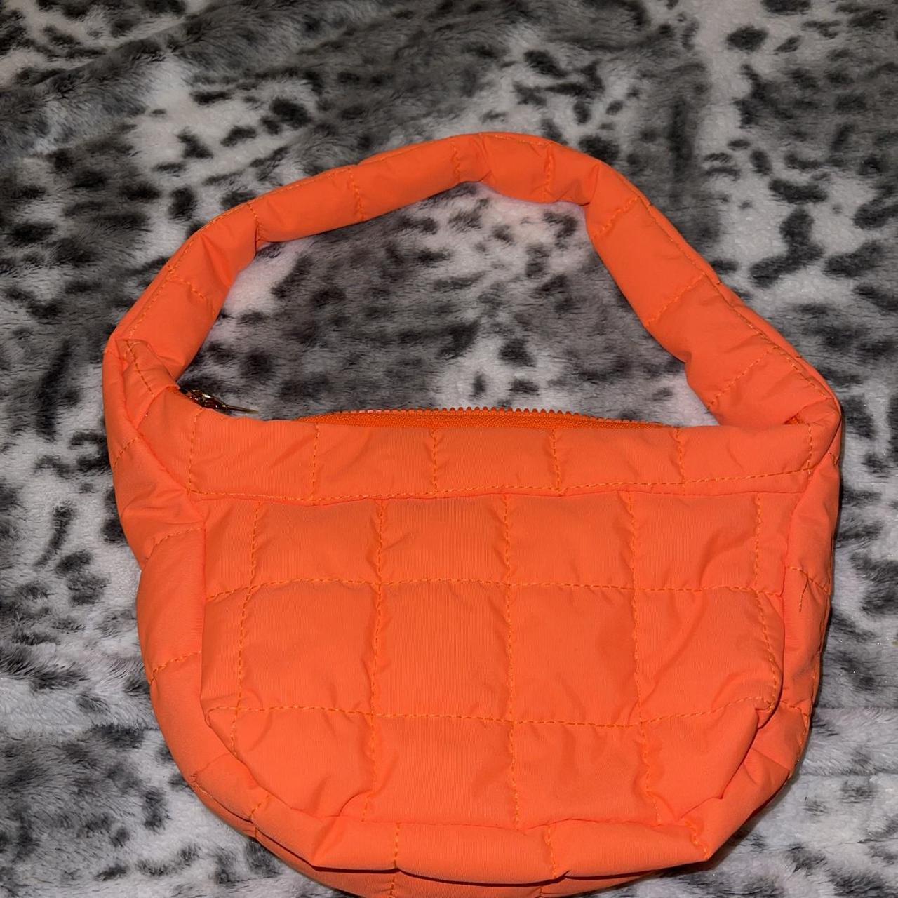 item listed by hollidays_thriftique