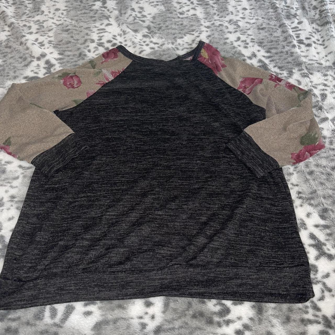 item listed by hollidays_thriftique