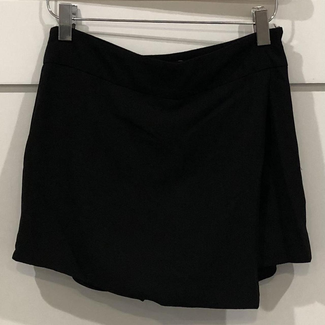 Forever 21 dressy skort-black. Zip and hook and ee - Depop