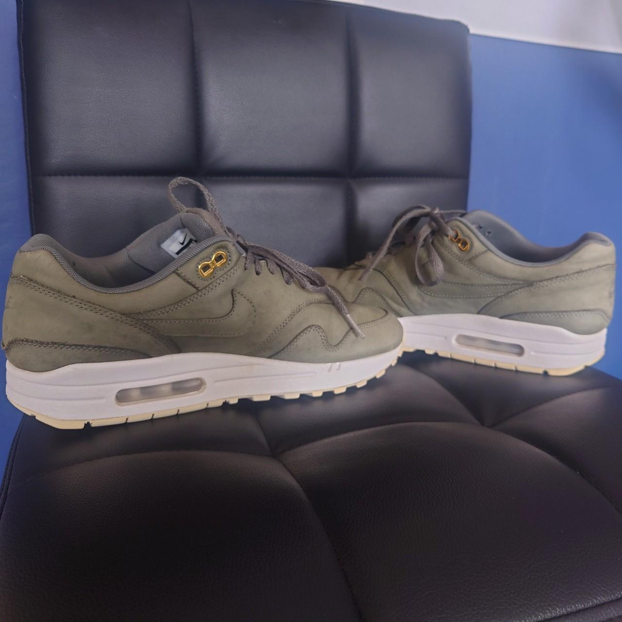 mens olive green nike air max