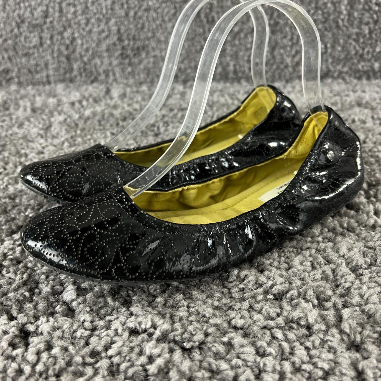 Vera wang 2025 black flats