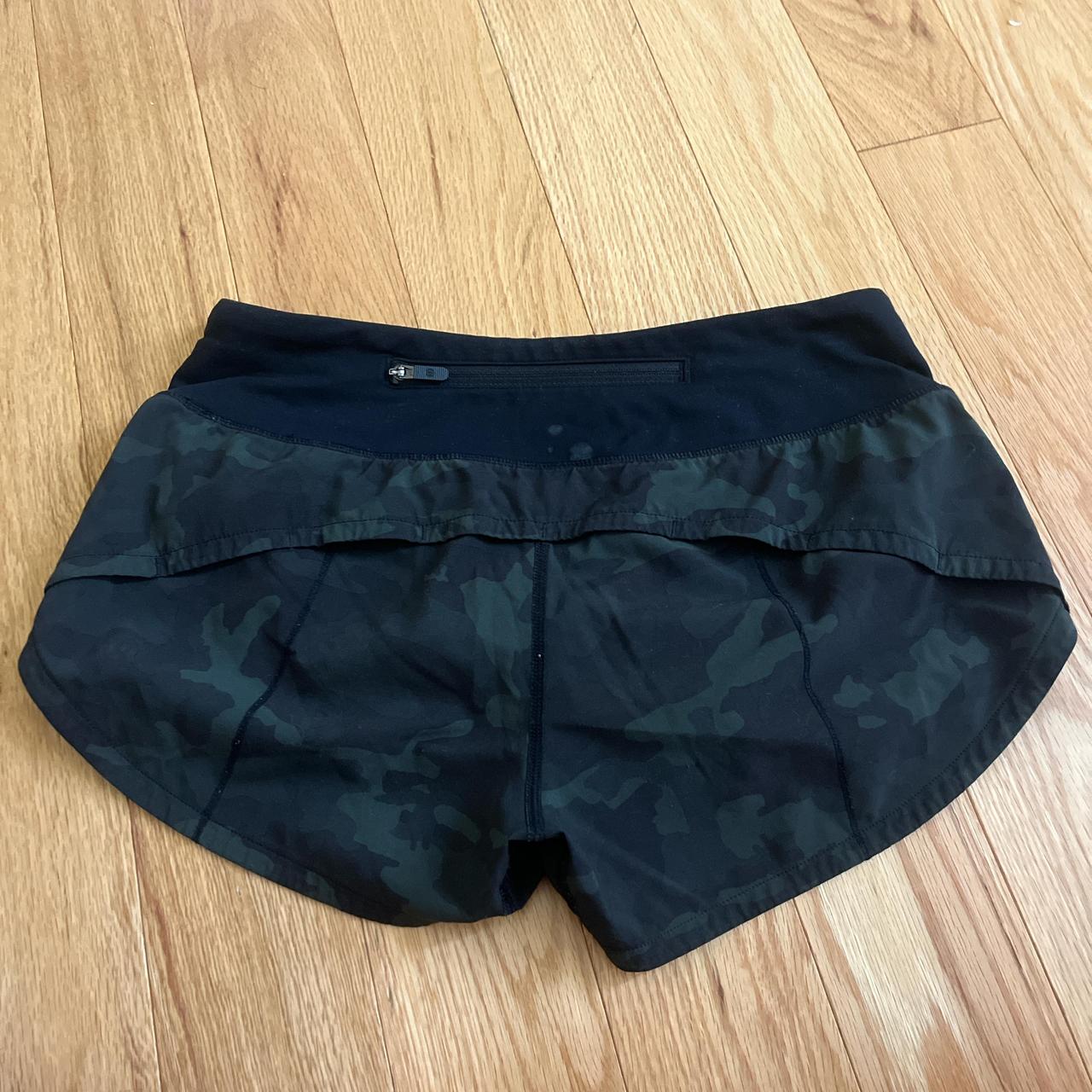 lululemon green camo speed up shorts - size 4 - Depop