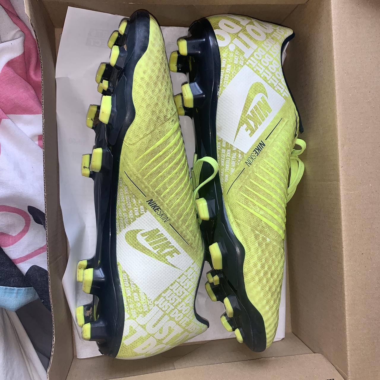 phantom vnm football boots