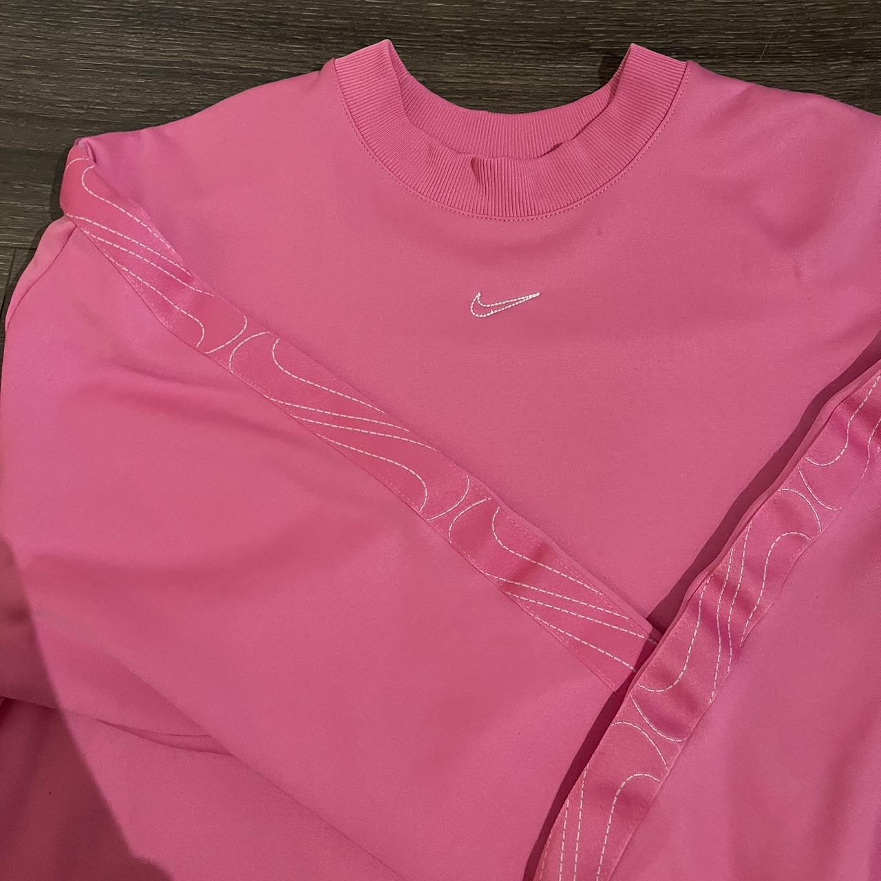 womens hot pink nike shirt